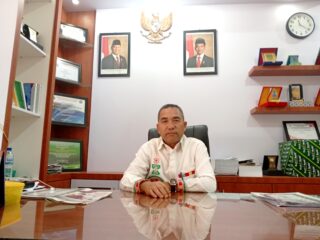 Plt Sekwan Klarifikasi Polemik Pin DPRK Aceh Tengah: Pengadaan Sesuai Aturan. 