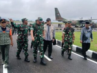 KASAD Tinjau Penanganan Bencana di Bener Meriah dan Aceh Tengah, Tekankan Pentingnya Kekompakan Semua Pihak