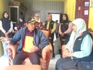 Tim Kemensos Salurkan Logistik dan Layanan Kesehatan bagi Korban Bencana di Gunung Bahgie.
