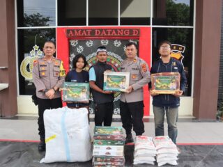 Kapolres Aceh Tengah Salurkan Bantuan Kurma dari Kapolda Aceh untuk Warga Terdampak dan Personel