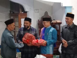 *BERSAFARI SAMBIL BERBAGI ALA DR.TGK. TIR&AREK-AREK SUROBOYO* "Salurkan Ribuan Paket Lebaran untuk Warga Gayo"