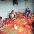 Babinsa Koramil 07/Atu Lintang Pererat Silaturahmi Melalui Komsos dengan Warga Binaan.