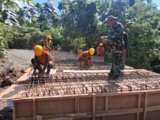Satgas TMMD Ke-129 Kodim 0102/Pidie Perkuat Struktur Jembatan, Pemasangan Bekisting Box Culvert Dikebut Demi Akses Masyarakat